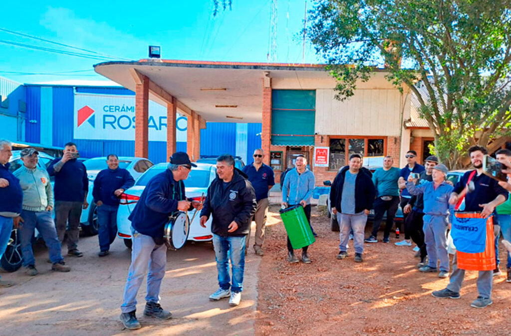 Trabajadores de Cerámica Rosario levantaron el paro al acordar un aumento salarial