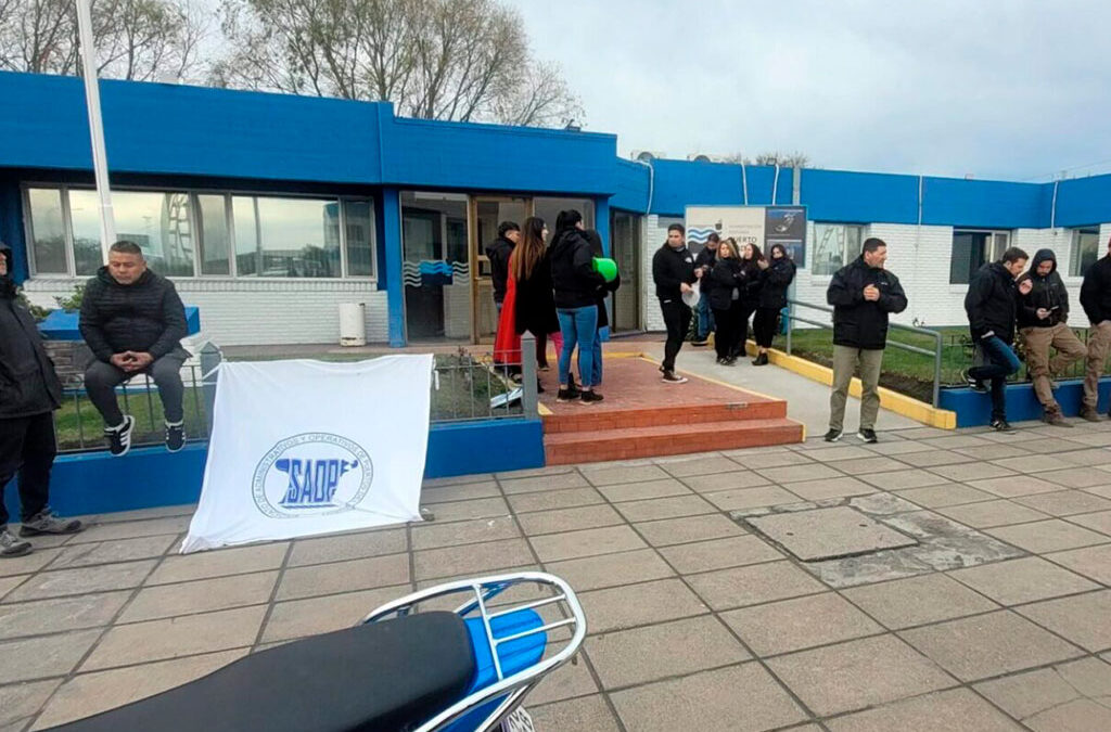 Conflicto en el puerto de Madryn: El SAOP inició a medidas de fuerza ante “irregularidades en el proceso de selección laboral”