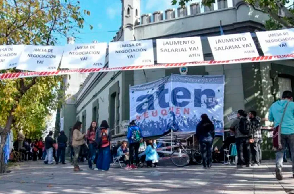 Conflicto docente en Neuquén: el Gobierno citó al gremio para este sábado