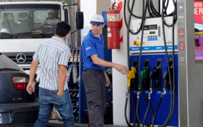 Los trabajadores de estaciones de servicio piden que las propinas sean integradas al salario