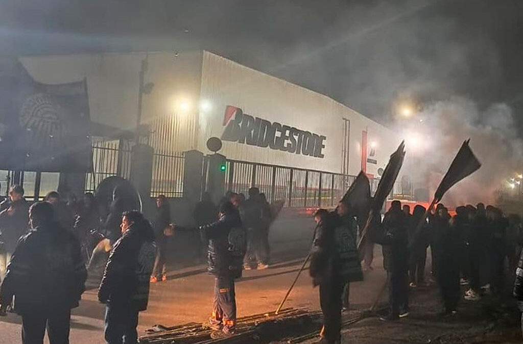 Gremio del neumático paraliza Bridgestone por suspensiones masivas y amenazas de despidos