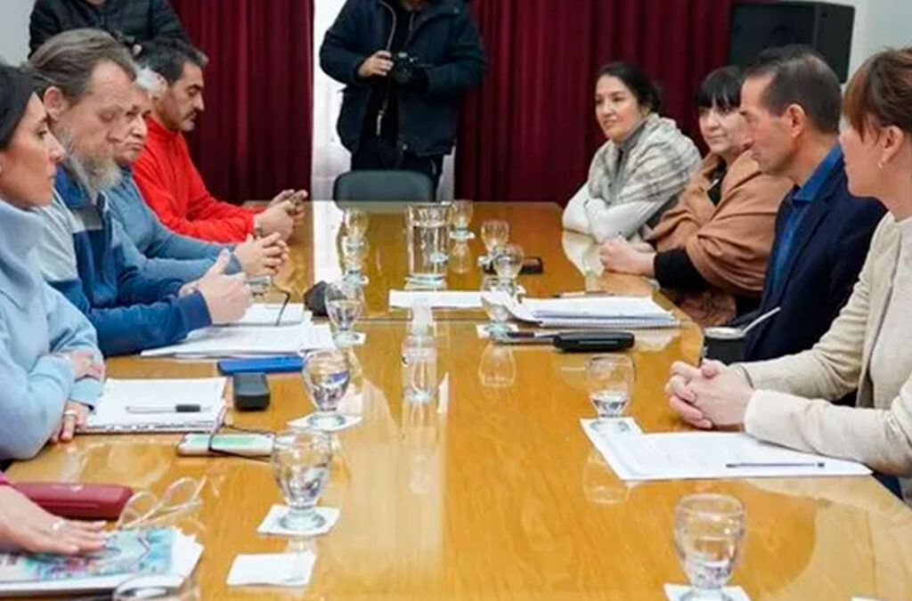 Neuquén: gobierno abrió mesa de negociación y docentes definen si continúa el conflicto