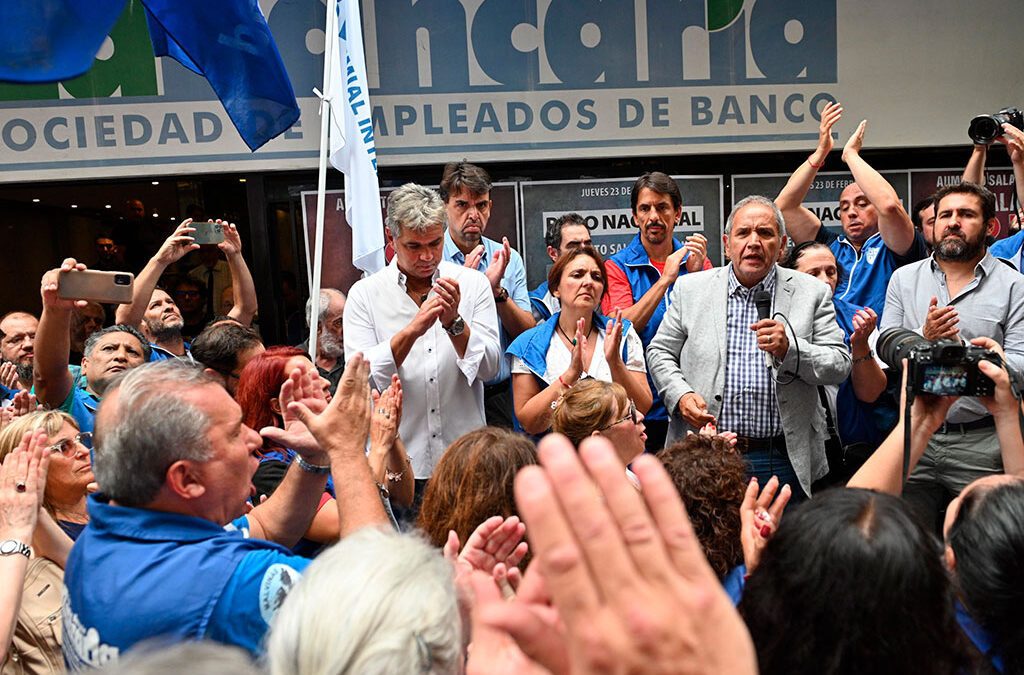 Paritarias: los bancarios firmaron un nuevo aumento salarial atado a la inflación de julio
