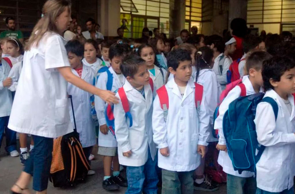 El Gobierno fijó el salario mínimo de los docentes: cuál es el nuevo monto