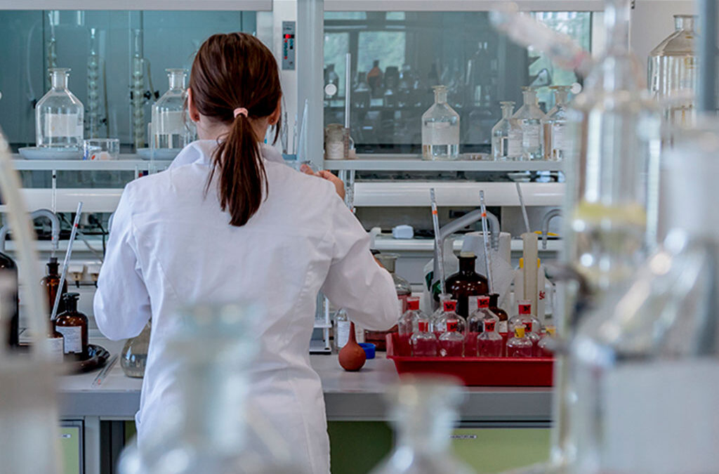 Fuga de cerebros en ciernes: el Gobierno suspendió las investigaciones científicas