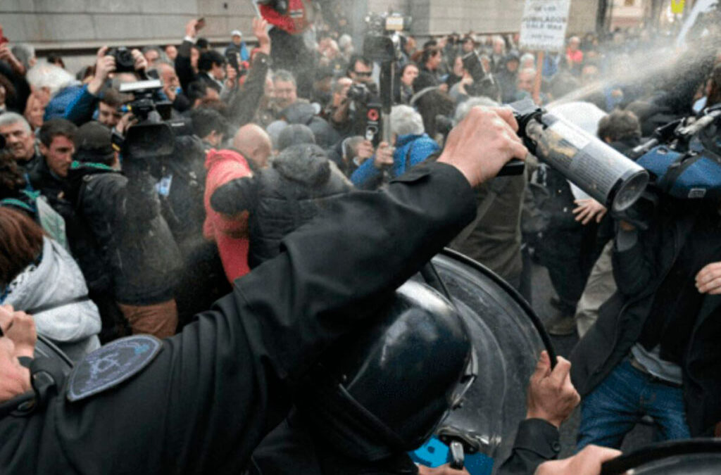 El gremio de la ANSES repudió la “brutal” represión sufrida por jubilados que protestaron en el Congreso