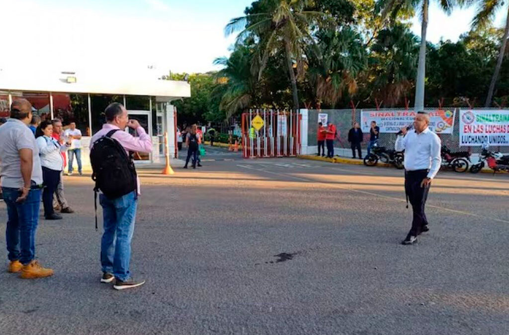 Sindicato de trabajadores de empresa embotelladora exigen respeto a sus derechos laborales