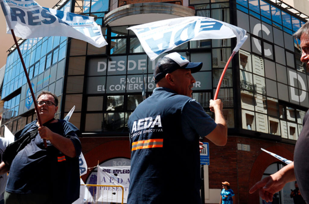 Un problema más para el Gobierno: por qué los bajos salarios empiezan a complicar las exportaciones