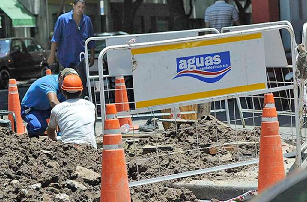 Trabajadores de Aguas Santafesinas realizan un paro de 24 horas por despidos y suspensiones