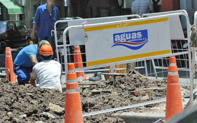 Trabajadores de Aguas Santafesinas realizan un paro de 24 horas por despidos y suspensiones