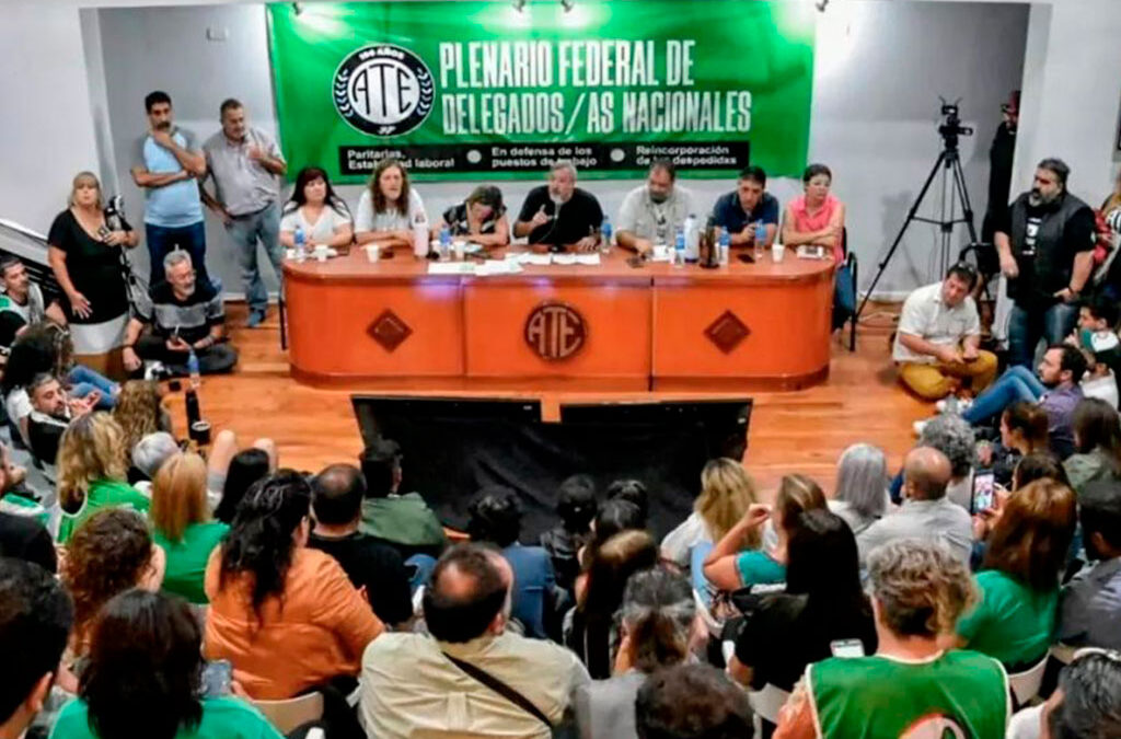 El Gobierno planifica congelar los sueldos de estatales hasta fin de año después de otorgar un 3% para septiembre-octubre