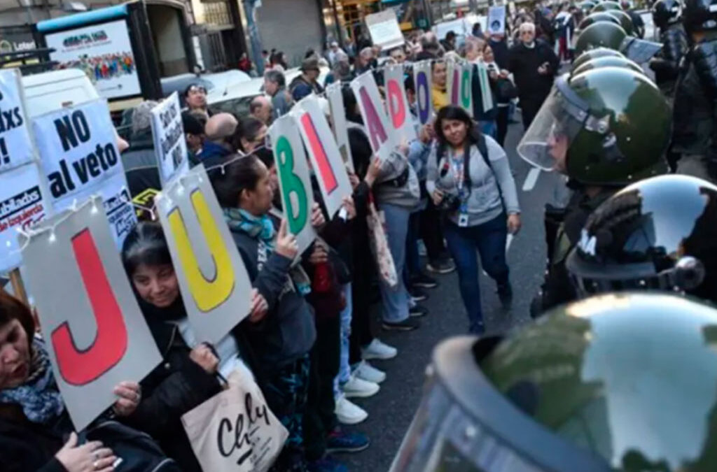 Yasky denuncia el veto de Milei y convoca a una nueva protesta en apoyo a los jubilados
