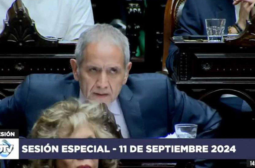 Palazzo apuntó contra los radicales que acompañaron el veto al aumento a jubilaciones: «sinvergüenzas y tránsfugas»