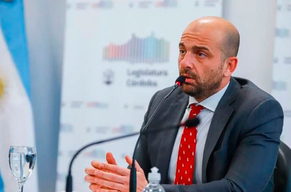 El secretario de Transporte Mogetta aseguró que van a pedir el quite de personería a los sindicatos aeronáuticos que reclaman