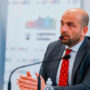 El secretario de Transporte Mogetta aseguró que van a pedir el quite de personería a los sindicatos aeronáuticos que reclaman