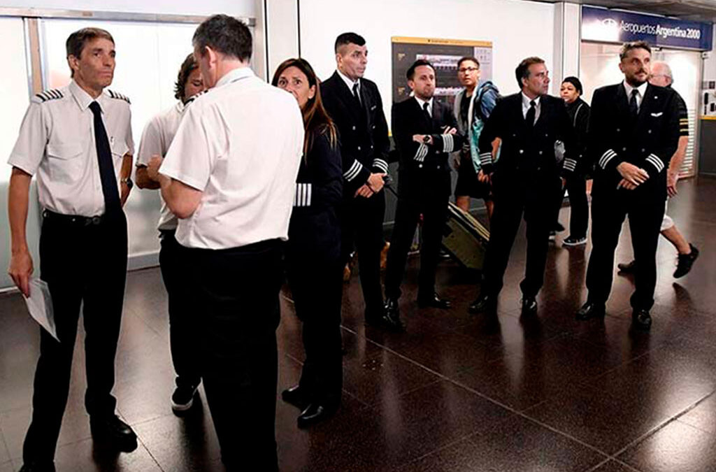 Tras despidos y ataques del Gobierno, el gremio de pilotos anunció que incrementará las medidas de fuerza