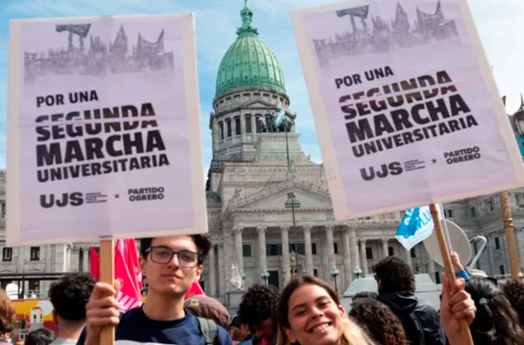 Milei confirmó “veto total” a la Ley de Financiamiento Universitarios y los gremios palpitan una nueva marcha