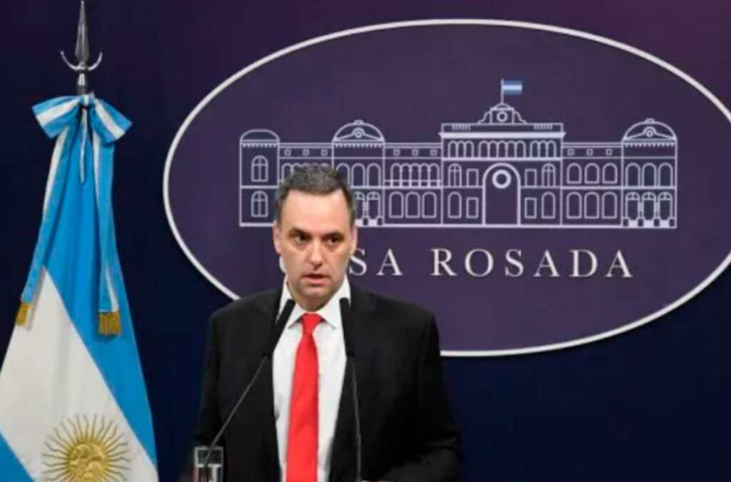 Denuncian que en las áreas de Adorni y Karina Milei hay «500 que cobran sin trabajar»