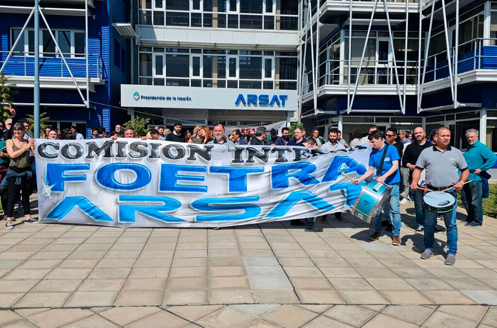Trabajadores de ARSAT se movilizaron por aumentos salariales: «los aumentos acordados no se pagan desde diciembre»