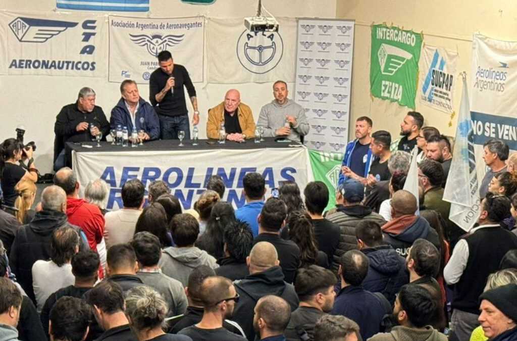 Aeronáuticos denuncian que el Gobierno busca el «cierre autoinfligido» de Aerolíneas Argentinas