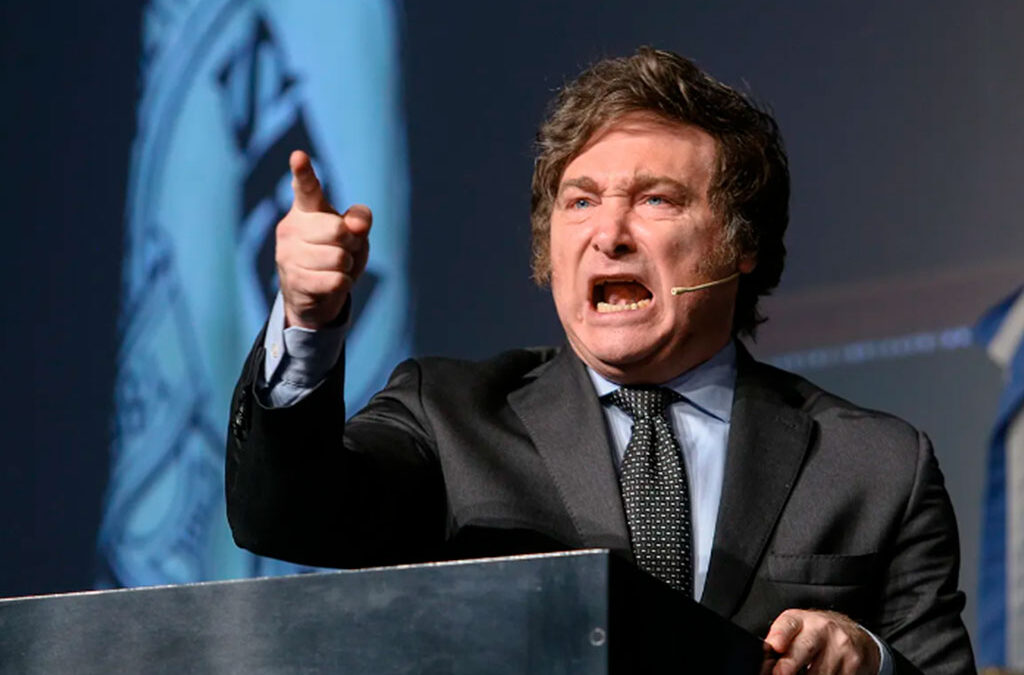 Por decreto, Javier Milei confirmó el virtual congelamiento salarial para los empleados públicos