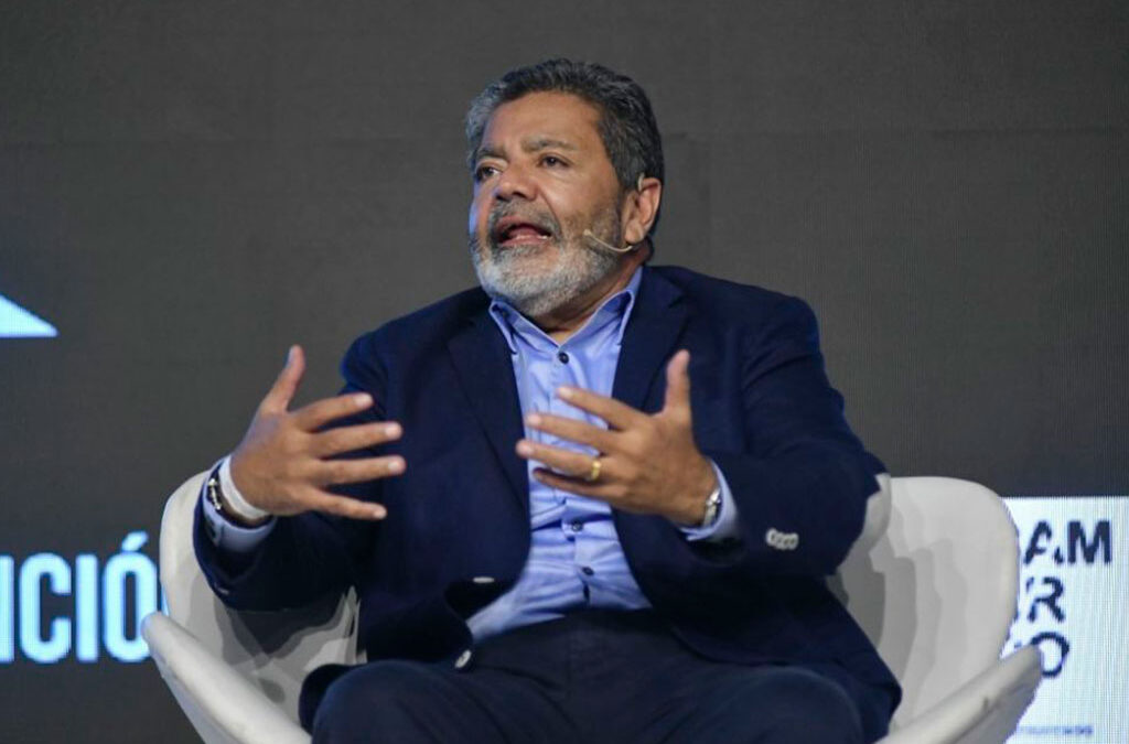 Sentado al lado de Julio Cordero, Gerardo Martínez se quejó de que «en Argentina no hay seguridad jurídica»