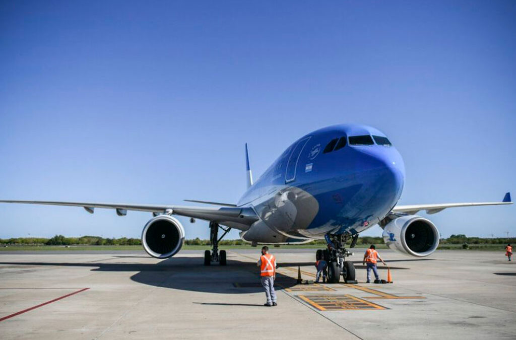 Arranca la puja por la privatización de Aerolíneas Argentina en Diputados con los gremios en la calle