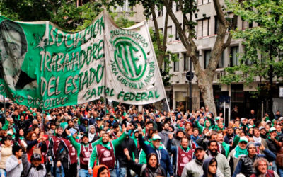 Estatales del ex ministerio de Desarrollo Social protestan por despidos y advierten que se están vaciando áreas enteras