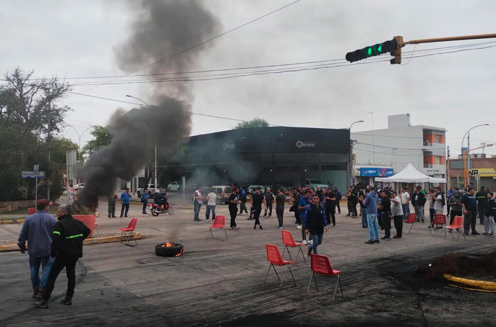 El Ministerio de Trabajo cordobés obligó a Petroquímica Río Tercero a presentar balances para justificar la supuesta crisis, ordenó que reabra la planta y que reincorpore al personal