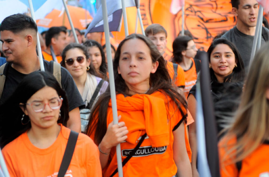 Velas, paros y clases públicas: el nuevo plan de gremios y estudiantes universitarios para protestar por el presupuesto