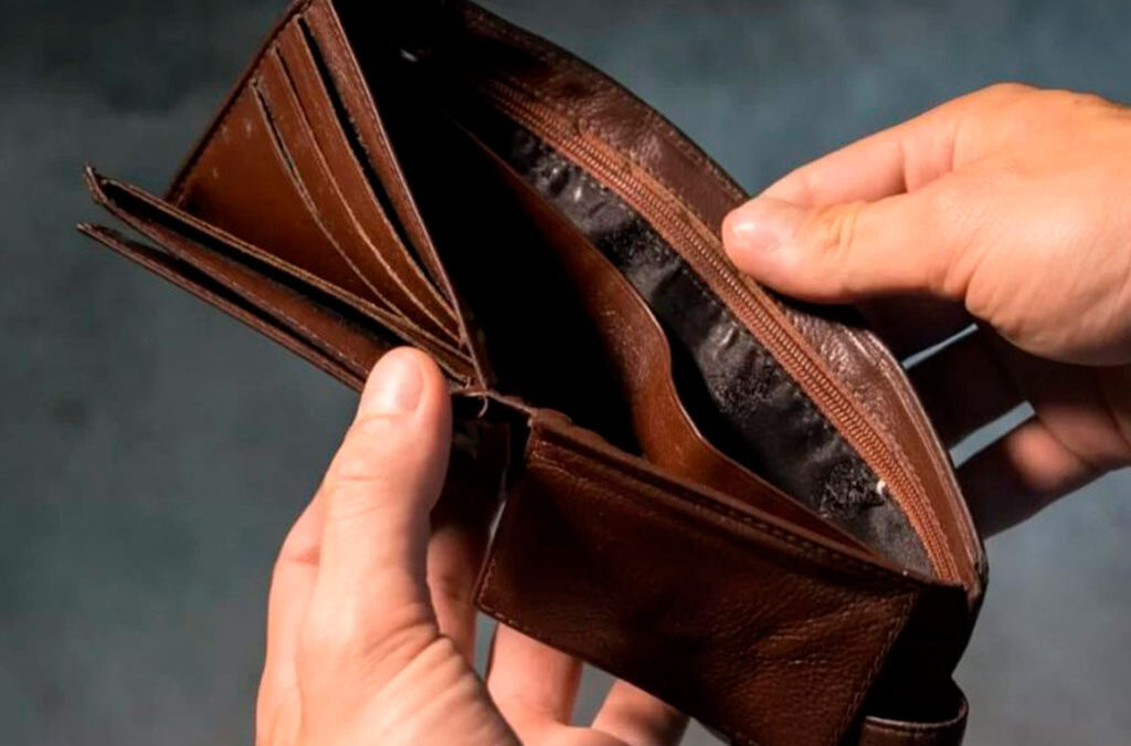 Empleo privado: diez meses seguidos con caída de salarios