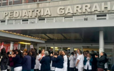Trabajadores del Garrahan y el Bonaparte marchan junto a estudiantes y critican la ausencia de la CGT y las CTA