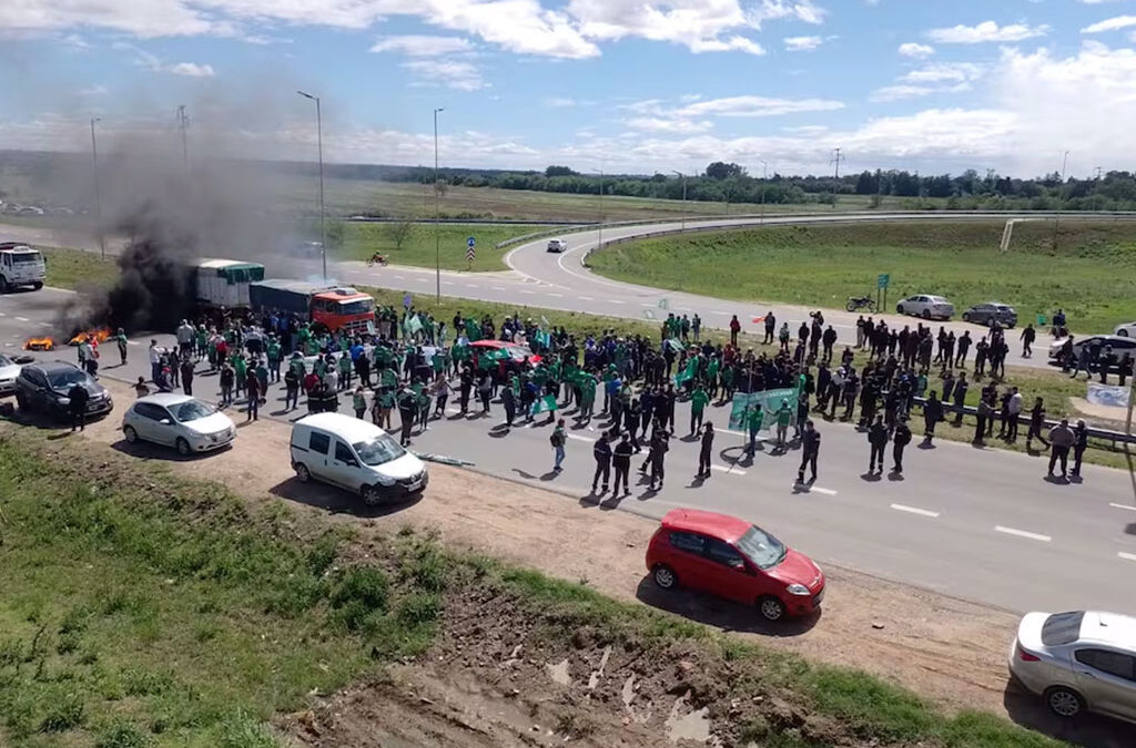 Río Tercero: se extiende el conflicto en Petroquímica, que sigue sin producir y ratifica despidos