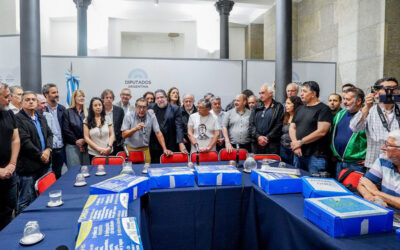 La CTA-Autónoma entregó al Congreso más de 500 mil firmas en contra del DNU 70/23