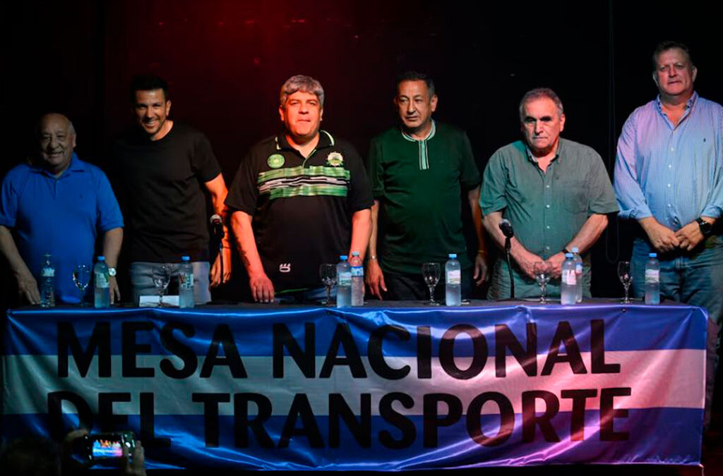 La Mesa Nacional del Transporte celebró el alto acatamiento al paro de transportes: «Este es el primer paso del plan de lucha: cuando nos atacan, nos defendemos»