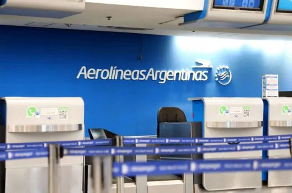 Aerolíneas Argentinas suspendió las paritarias hasta que los gremios no levanten las medidas de fuerza