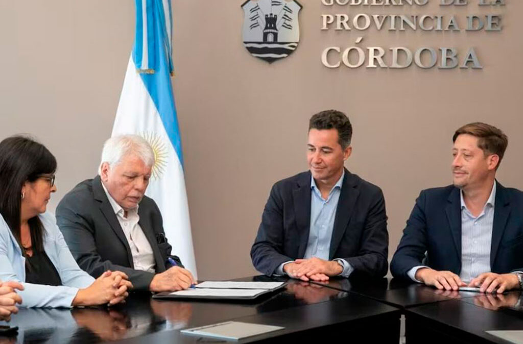 Llaryora logró un primer acuerdo paritario con los estatales de la Unión Personal Superior