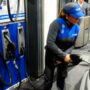 Nuevo aumento salarial para playeros y playeras de YPF y otras petroleras de alcance bimestral
