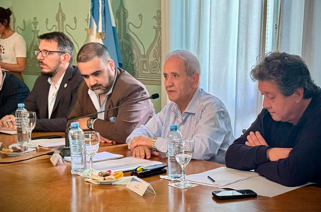 Negociaciones a contra reloj: Palazzo se reunió con libertarios «dialoguistas» y radicales por la reforma del BaPro