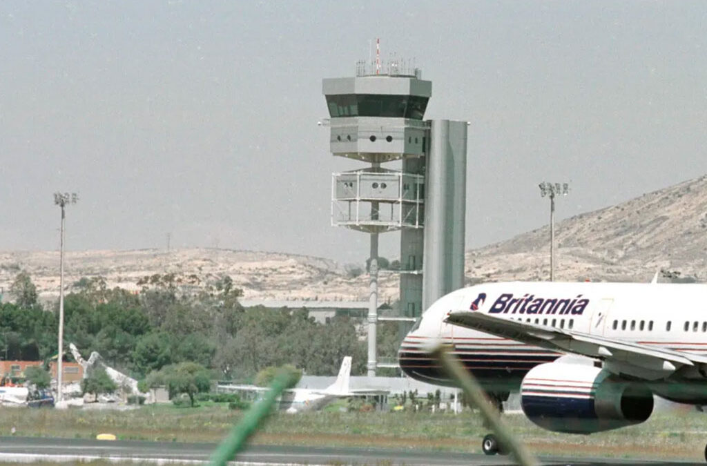 Se levantó el paro de controladores aéreos y sigue la negociación