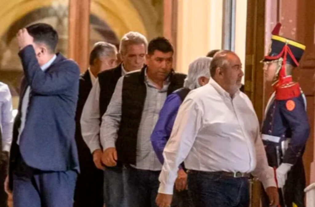 Otro guiño a la CGT: el Gobierno clausura reforma sindical de Tetaz