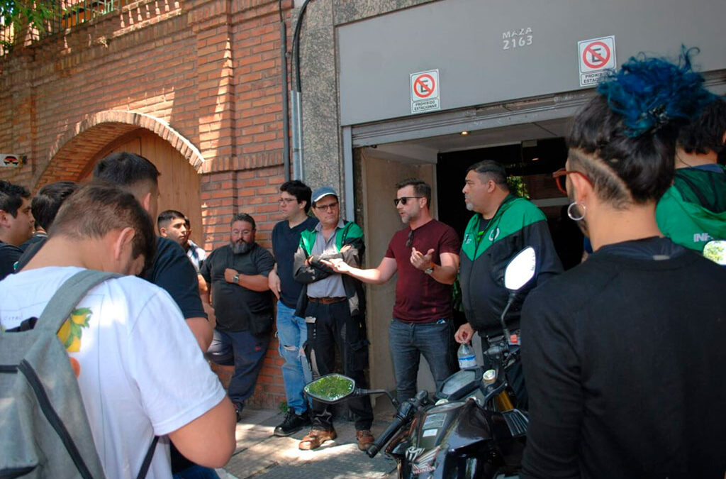 Informáticos se declaran en estado de alerta y movilización en la paritaria del sector