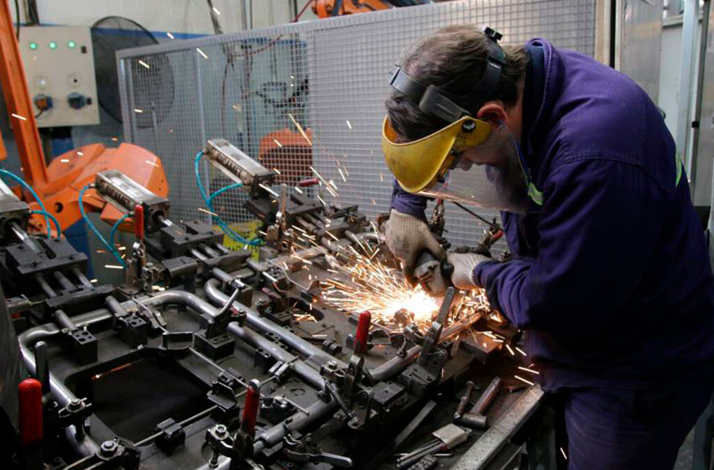 El desolador informe de los gremios industriales sobre el derrumbe del sector
