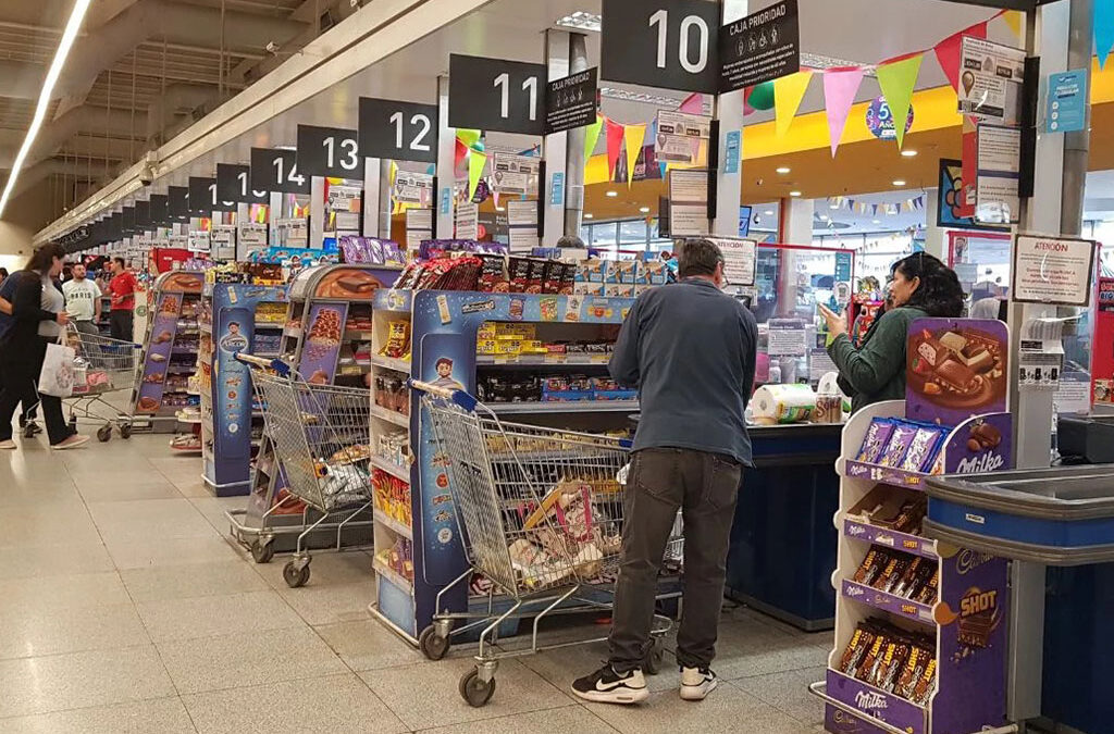 Mal momento para ser empleado de supermercado por esta maniobra que hacen las empresas