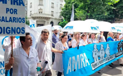 Día del Médico: Por el pluriempleo, ingresos insuficientes y la precarización, «tenemos riesgo de muerte 10 años antes que el promedio de la población»