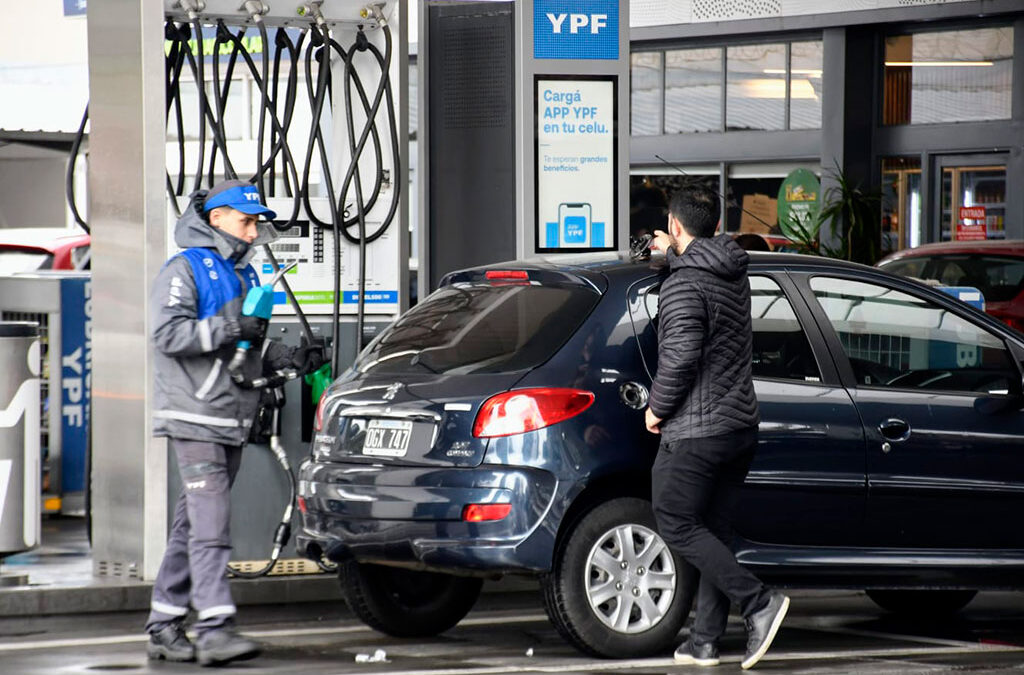 Autoservicio de combustibles: Aseguran que 70.000 trabajadores podrían perder sus empleos