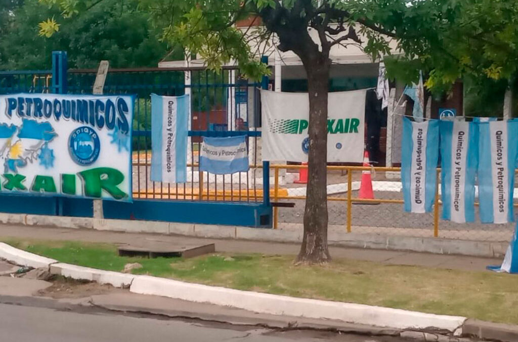 Trabajadores en asamblea permanente por despidos persecutorios en la química Linde Praxair, productora de oxígeno medicinal
