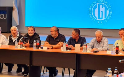 Hugo Moyano fue a la Mesa Chica de la CGT, desautorizó la posición de Pablo Moyano y respaldó la estrategia de «negociar» con el Gobierno libertario
