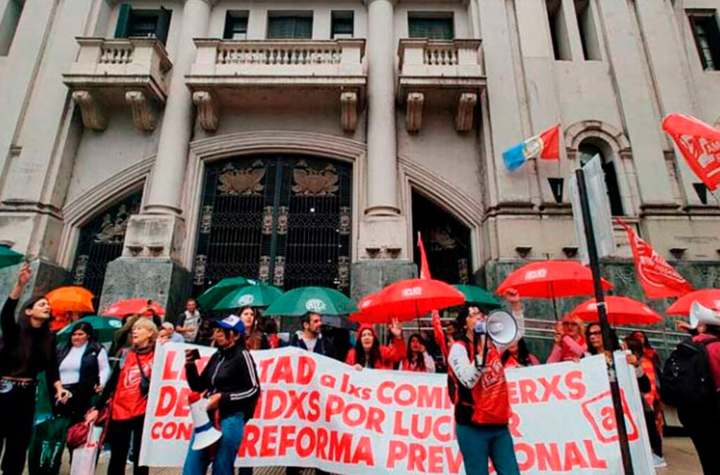 Referentes nacionales pedirán el cierre de la causa judicial a docentes y estatales de Santa Fe, que consideran “persecución”