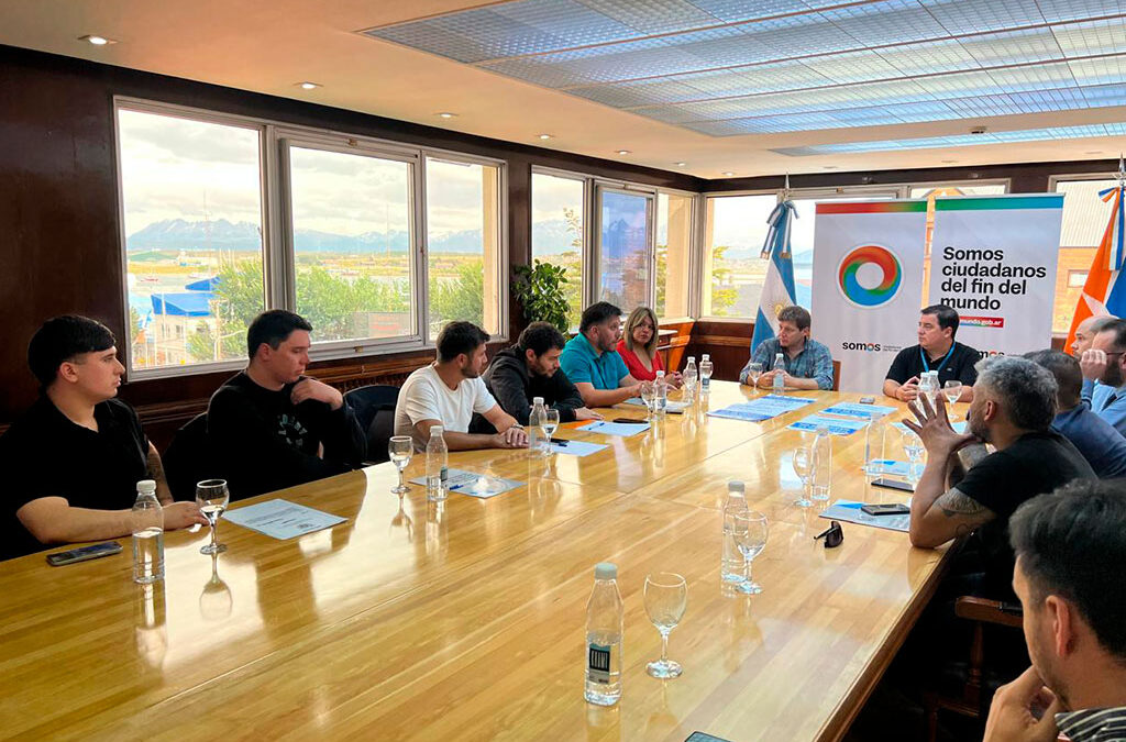 Aerolíneas Argentinas: El Gobernador de Tierra del Fuego apoyó a los gremios aeronáuticos en el proyecto que presentó el Gobierno bonaerense de gestionar la empresa estatal